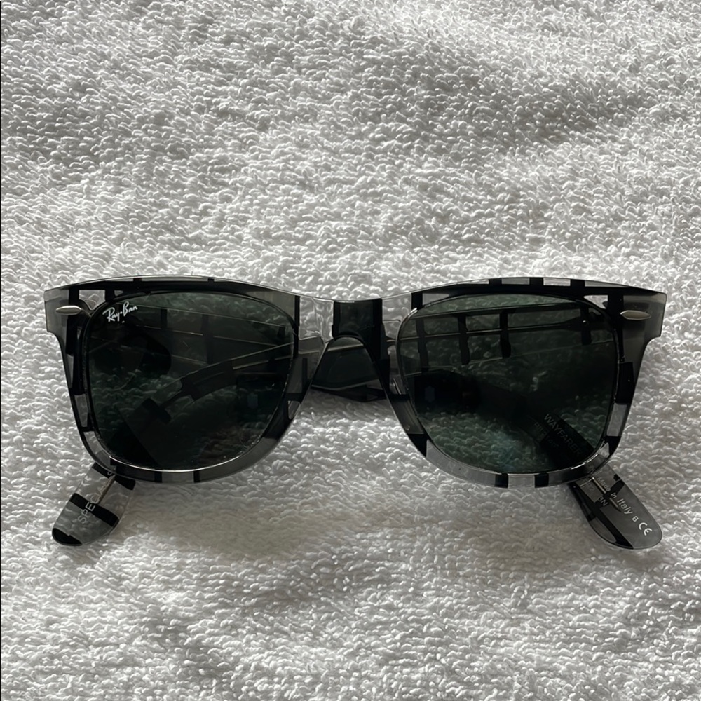 Ray-Ban Black Aviator Sunglasses Modern Design